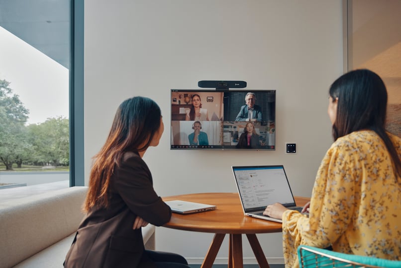 Poly Studio Small Room Bundle_Zoom Rooms_Studio R30_TC10_Lifestyle 1