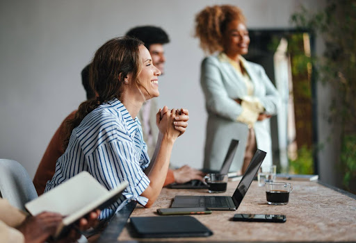 boosting-employee-morale-with-workplace-digital-signage
